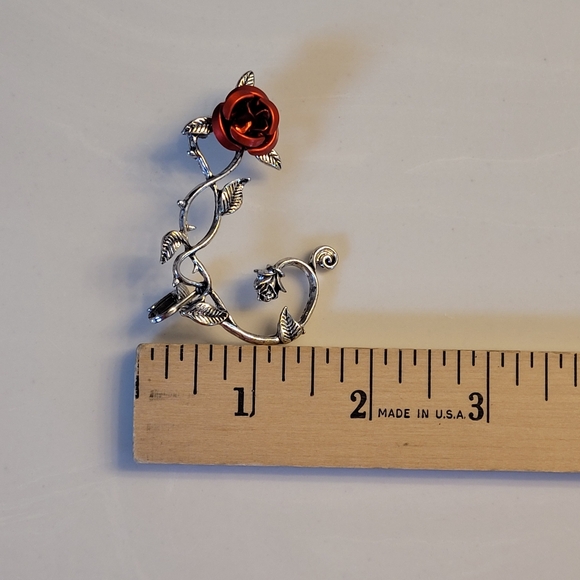 HOT TOPIC BLACKHEART Brand Silver-tone Red Rose Ear Cuff - Picture 10 of 16
